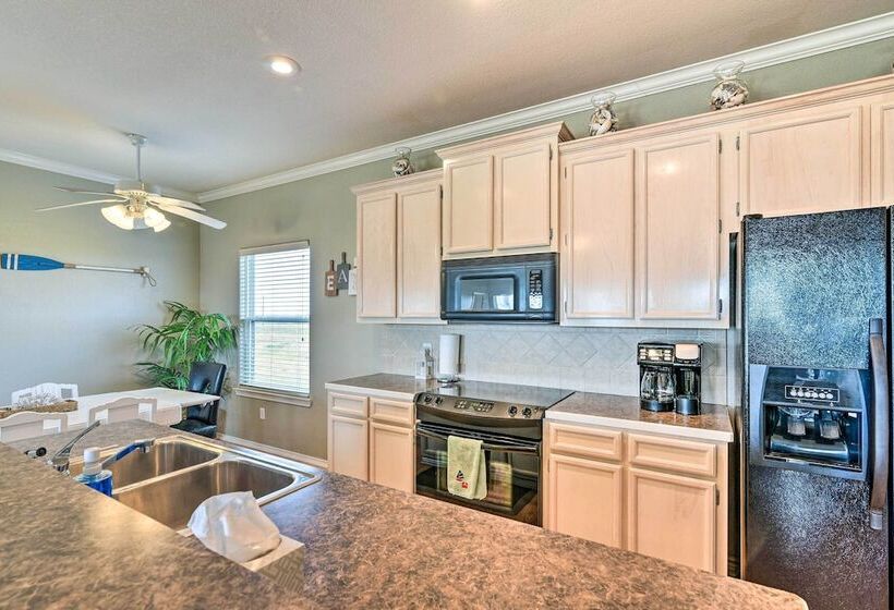 Walk To Ocean: Pura Vida Crystal Beach House!