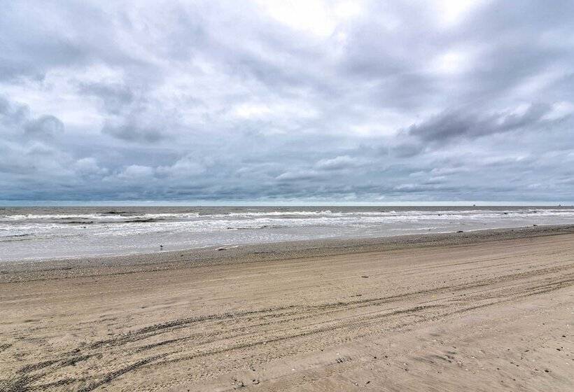 Walk To Ocean: Pura Vida Crystal Beach House!