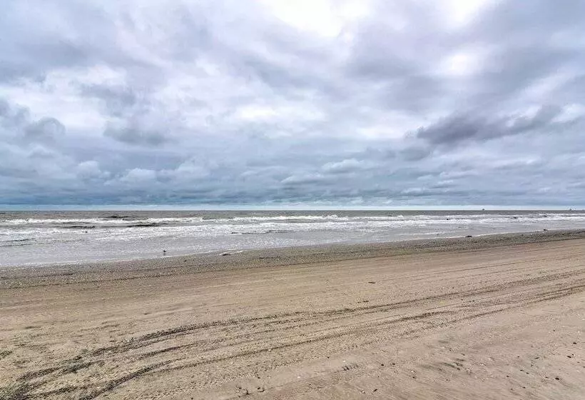 Walk To Ocean:  Pura Vida  Crystal Beach House!