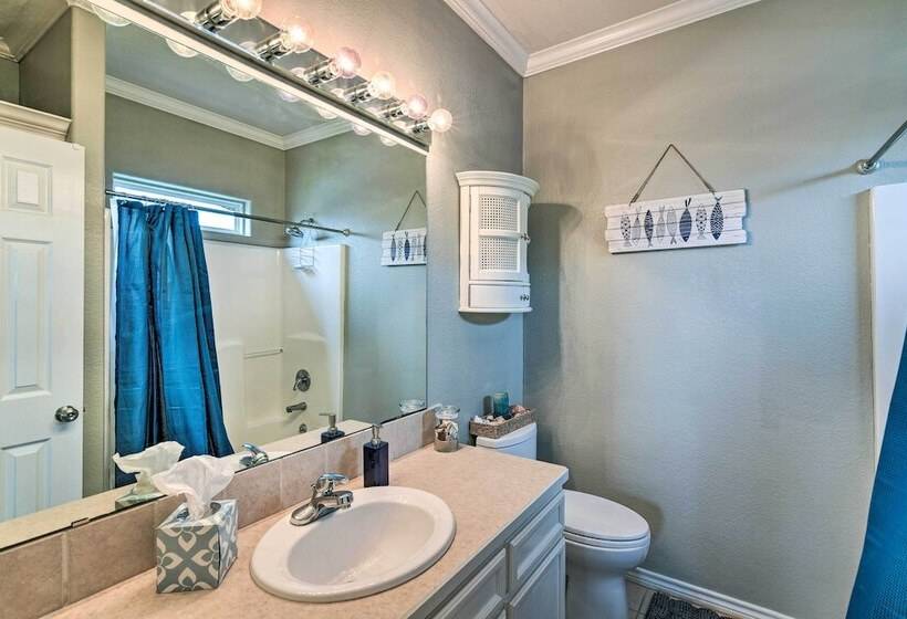 Walk To Ocean: Pura Vida Crystal Beach House!