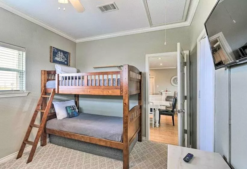 Walk To Ocean:  Pura Vida  Crystal Beach House!