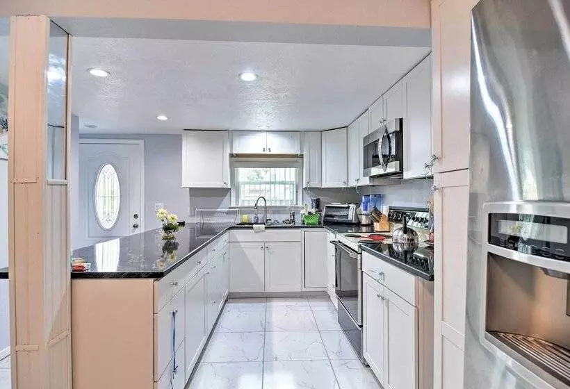 Quaint Jungle Hideaway Near Downtown St. Pete