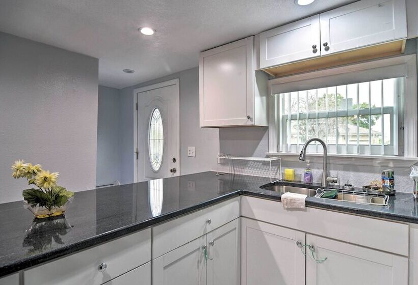 Quaint Jungle Hideaway Near Downtown St. Pete