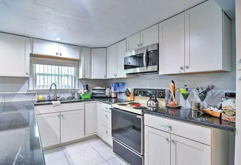 Quaint Jungle Hideaway Near Downtown St. Pete