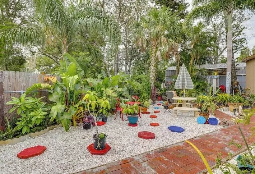 Quaint Jungle Hideaway Near Downtown St. Pete