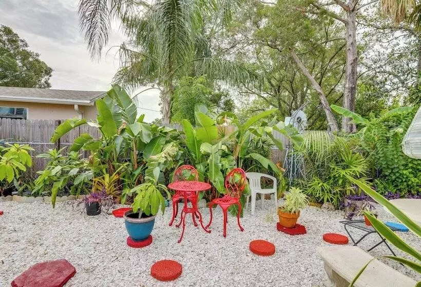 Quaint Jungle Hideaway Near Downtown St. Pete