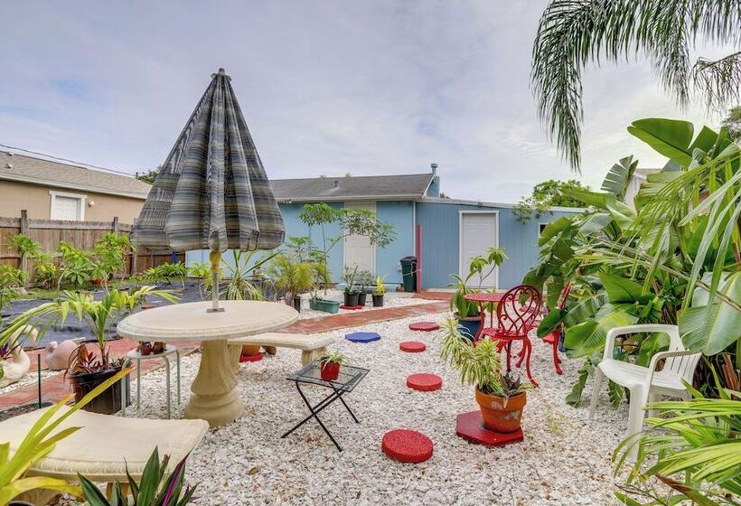Quaint Jungle Hideaway Near Downtown St. Pete