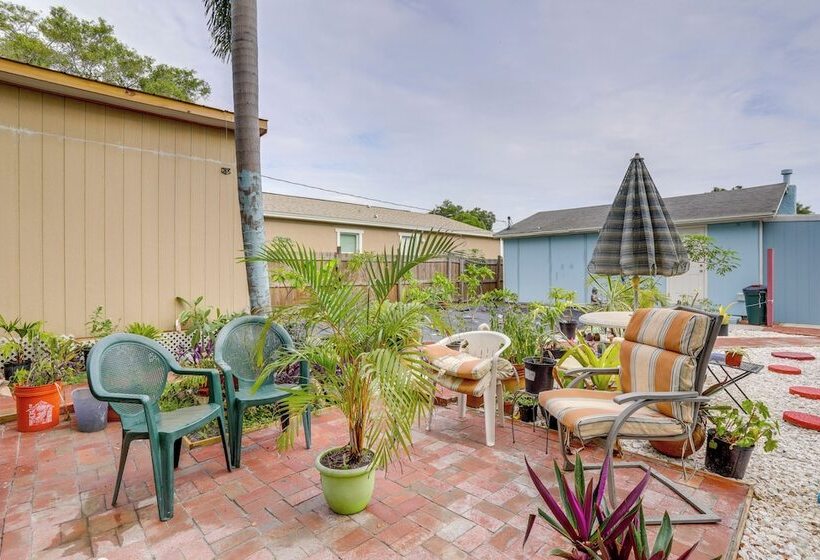 Quaint Jungle Hideaway Near Downtown St. Pete