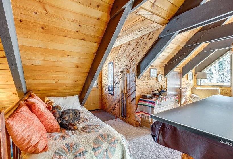 Rustic Tahoe Cabin W/ Pool Table: 11 Mi To Skiing!