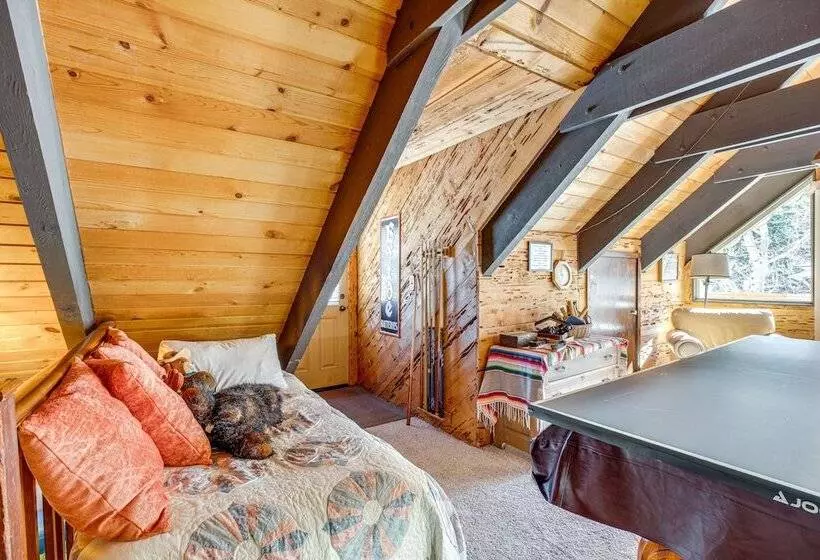 Rustic Tahoe Cabin W/ Pool Table: 11 Mi To Skiing!