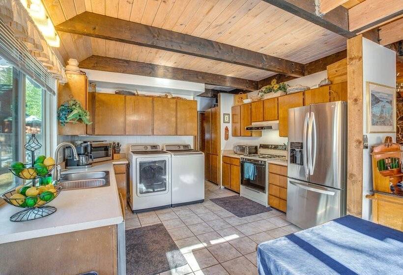 Rustic Tahoe Cabin W/ Pool Table: 11 Mi To Skiing!
