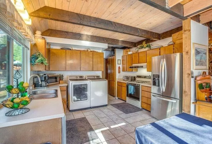 Rustic Tahoe Cabin W/ Pool Table: 11 Mi To Skiing!