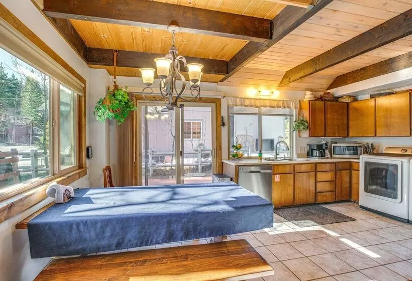 Rustic Tahoe Cabin W/ Pool Table: 11 Mi To Skiing!