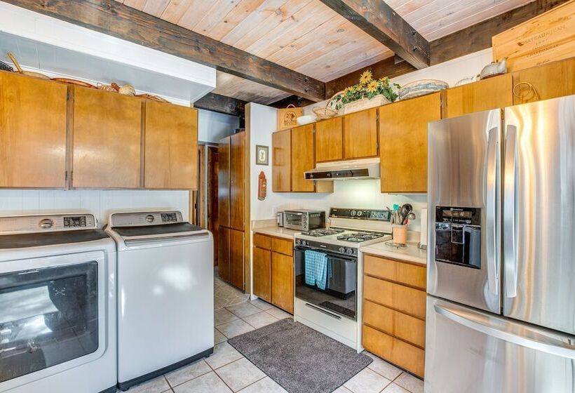 Rustic Tahoe Cabin W/ Pool Table: 11 Mi To Skiing!