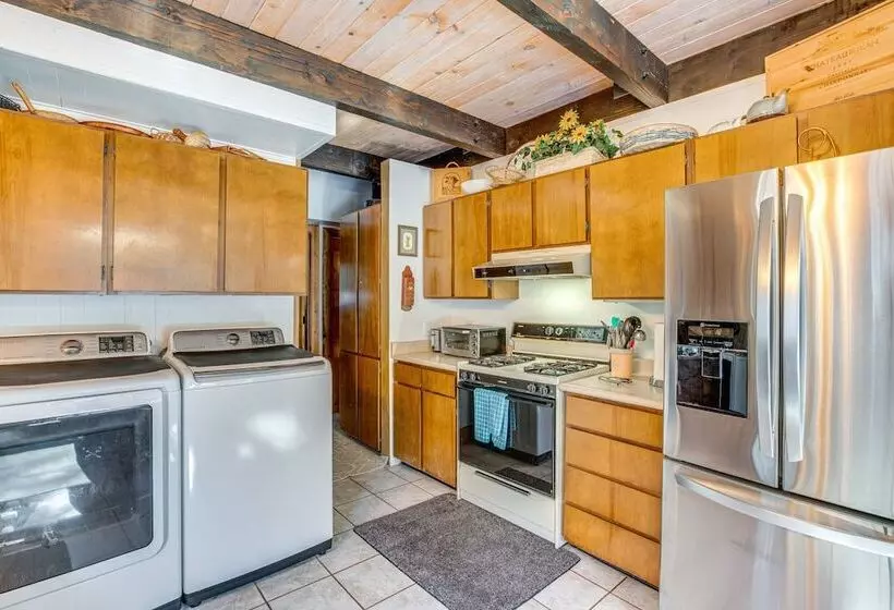 Rustic Tahoe Cabin W/ Pool Table: 11 Mi To Skiing!