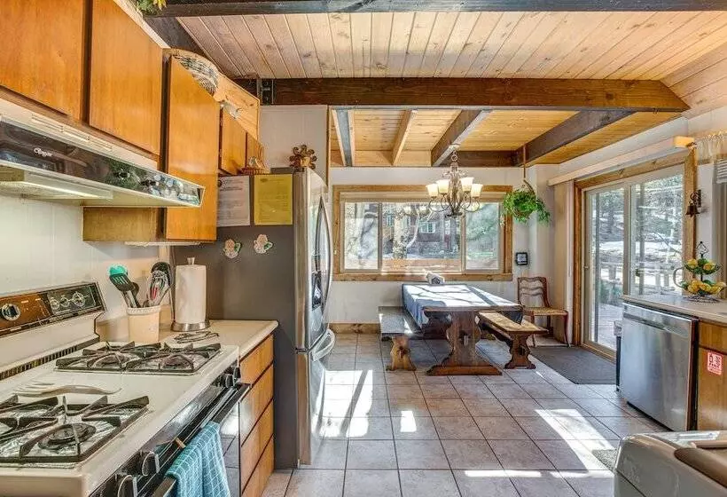 Rustic Tahoe Cabin W/ Pool Table: 11 Mi To Skiing!