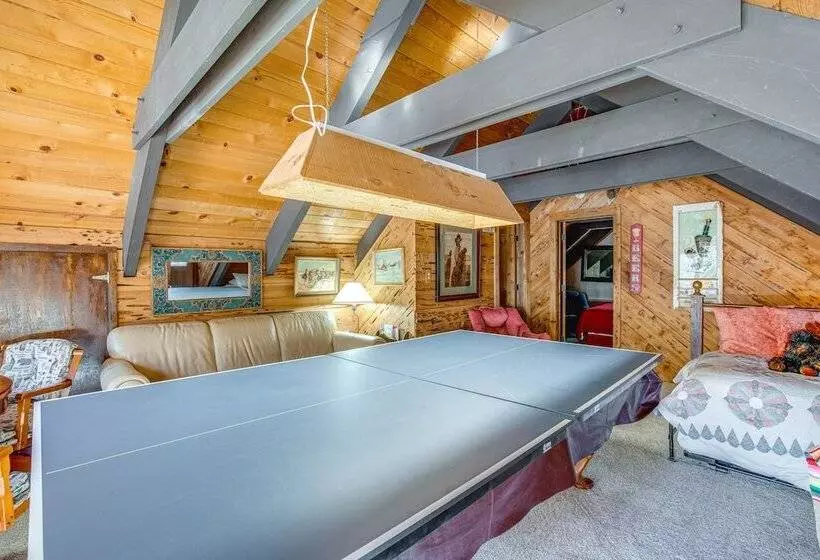 Rustic Tahoe Cabin W/ Pool Table: 11 Mi To Skiing!