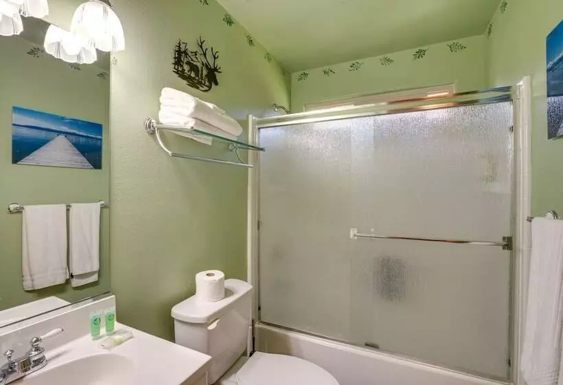 Rustic Tahoe Cabin W/ Pool Table: 11 Mi To Skiing!