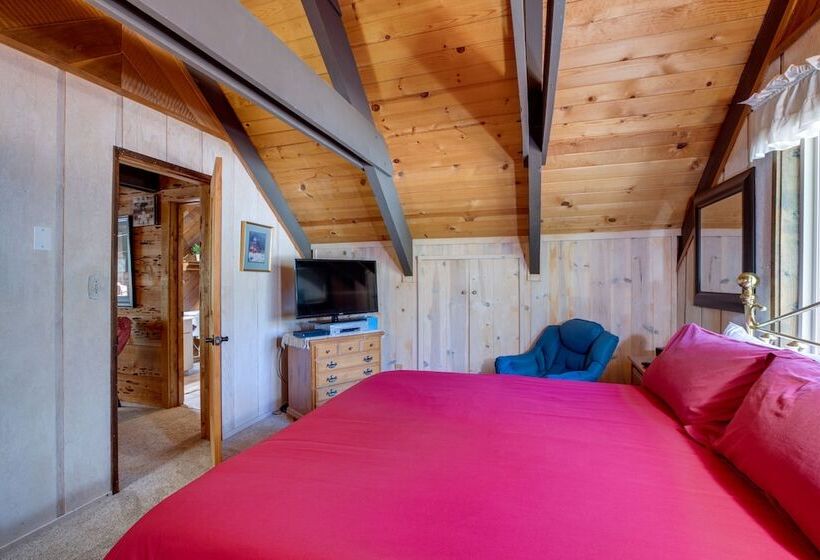 Rustic Tahoe Cabin W/ Pool Table: 11 Mi To Skiing!