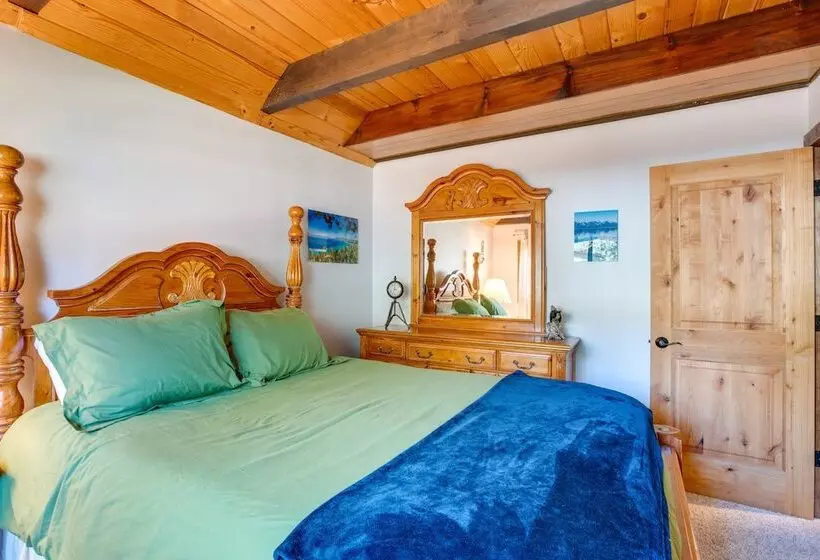 Rustic Tahoe Cabin W/ Pool Table: 11 Mi To Skiing!