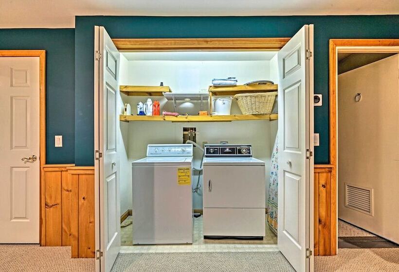 Spacious Dover Refuge ~ 5 Mi To Mount Snow!