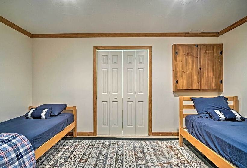 Spacious Dover Refuge ~ 5 Mi To Mount Snow!