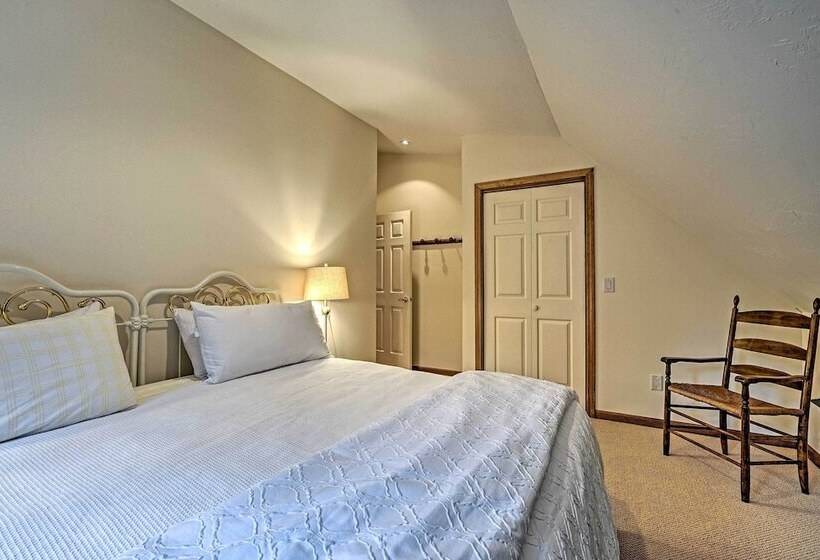 Spacious Dover Refuge ~ 5 Mi To Mount Snow!