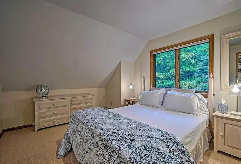 Spacious Dover Refuge ~ 5 Mi To Mount Snow!