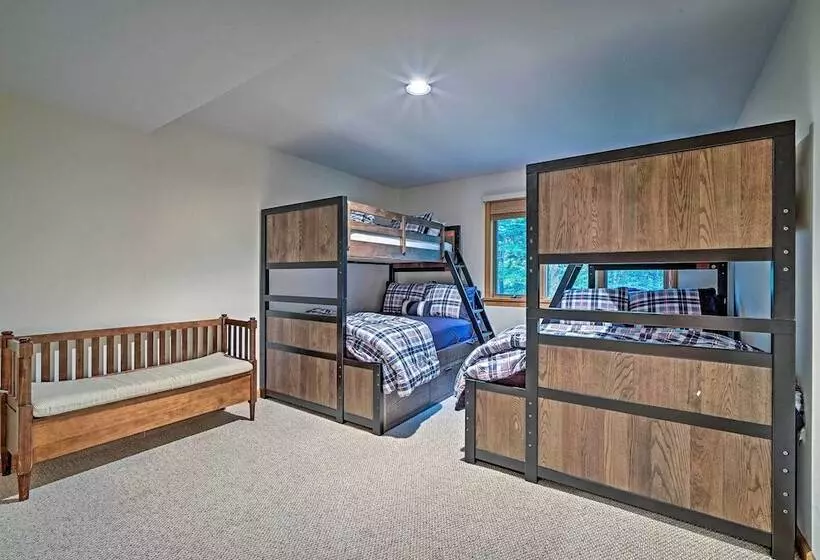 Spacious Dover Refuge ~ 5 Mi To Mount Snow!