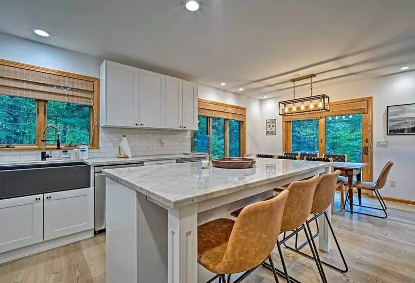 Spacious Dover Refuge ~ 5 Mi To Mount Snow!