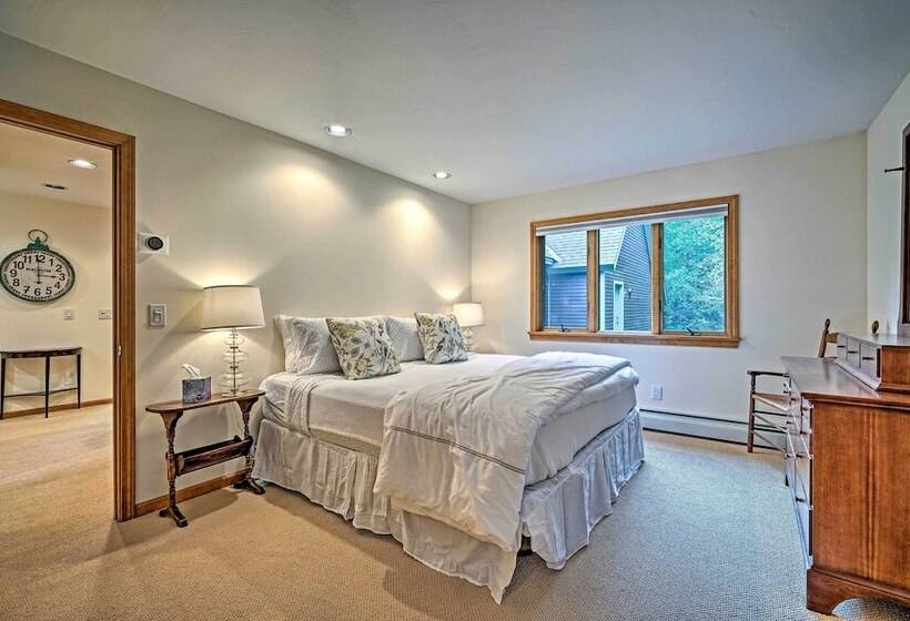 Spacious Dover Refuge ~ 5 Mi To Mount Snow!