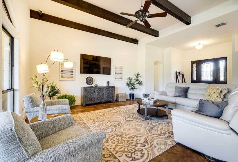 Stylish Home W/ Hot Tub ~ 4 Mi To Canyon Lake