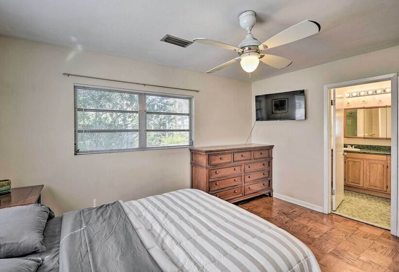 Sunny Gainesville Home: Fenced Yard, Fire Pit