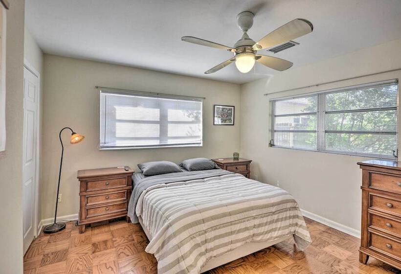 Sunny Gainesville Home: Fenced Yard, Fire Pit