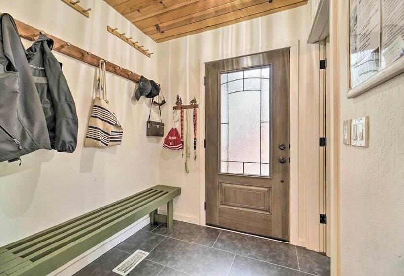 2 Mi To Tahoe Donner: Truckee Getaway W/ Views