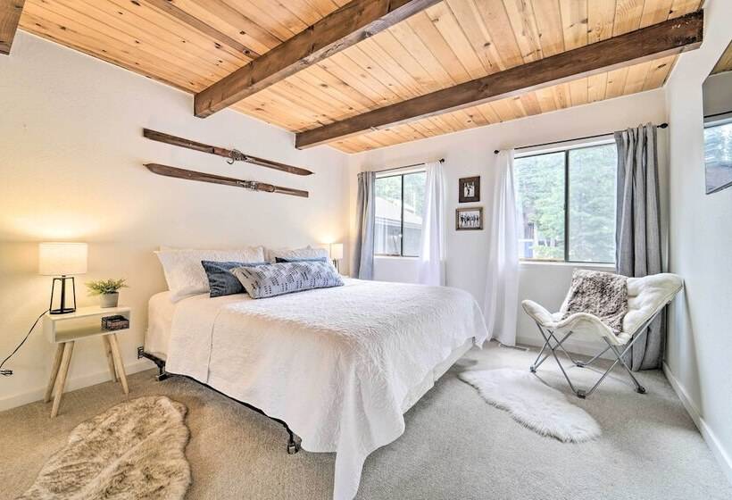 2 Mi To Tahoe Donner: Truckee Getaway W/ Views