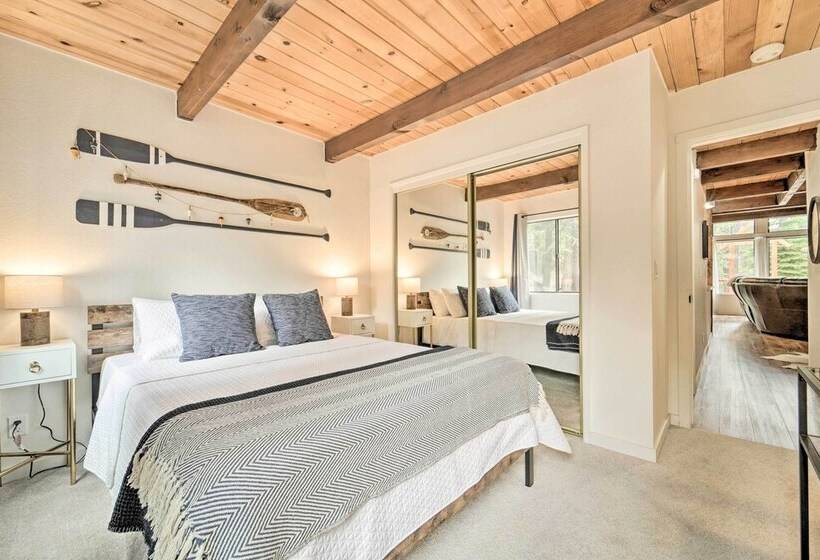 2 Mi To Tahoe Donner: Truckee Getaway W/ Views