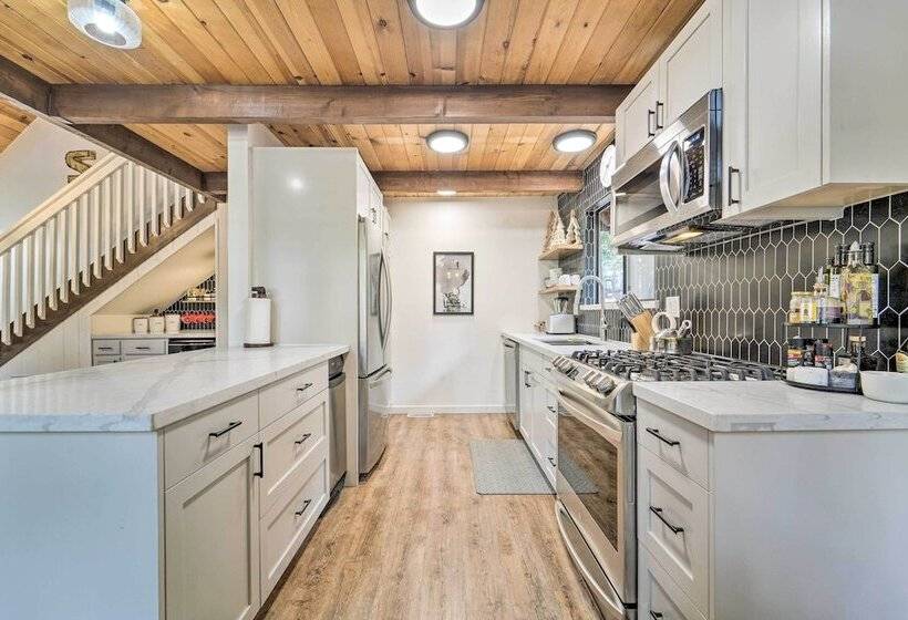 2 Mi To Tahoe Donner: Truckee Getaway W/ Views