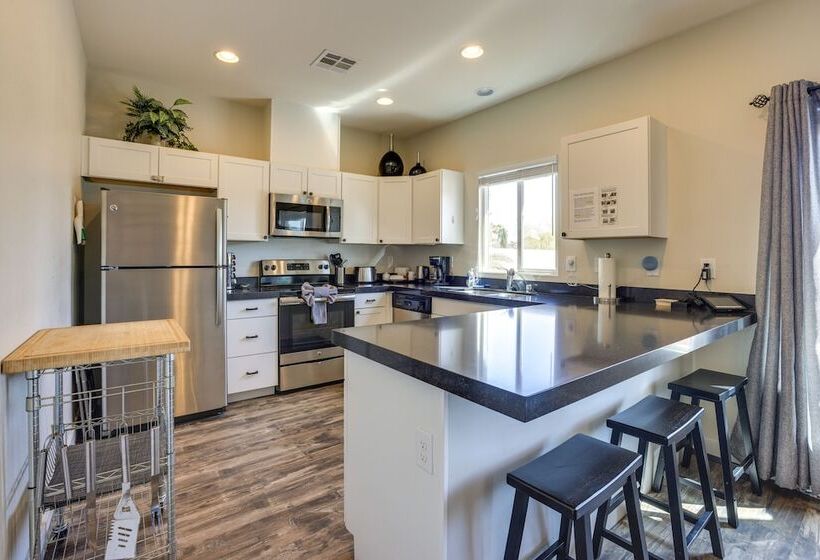 Updated Las Vegas House: Patio & Solar Heated Pool