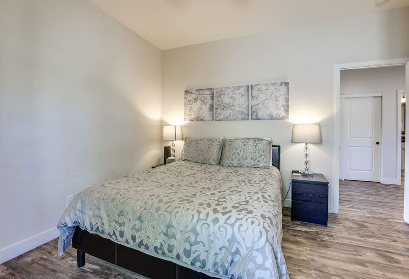 Updated Las Vegas House: Patio & Solar Heated Pool