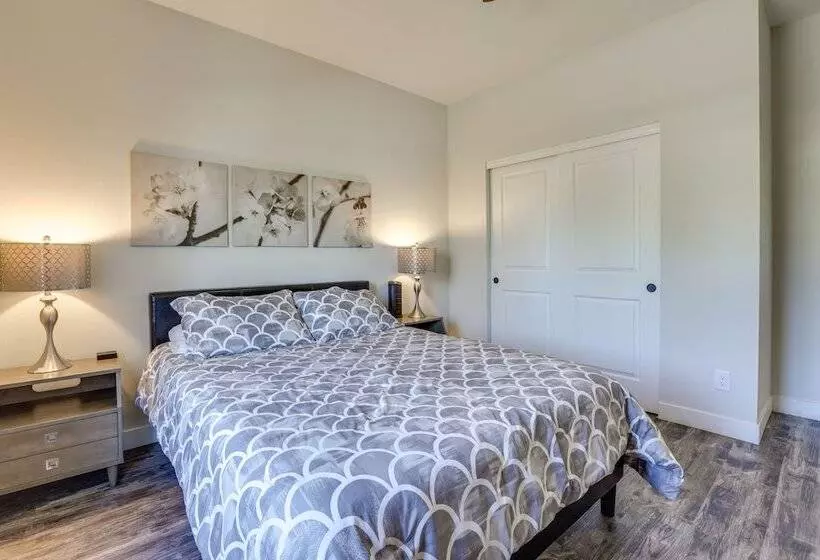 Updated Las Vegas House: Patio & Solar Heated Pool