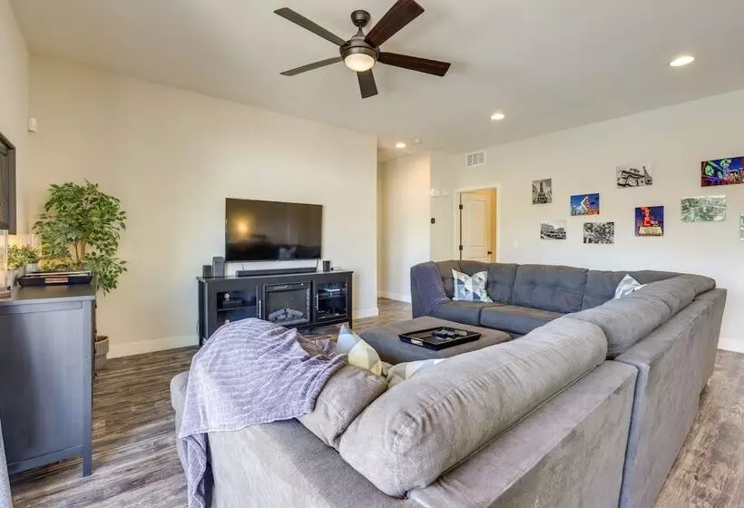 Updated Las Vegas House: Patio & Solar Heated Pool