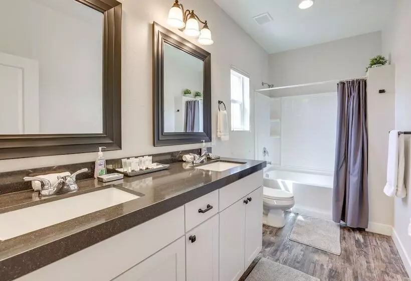 Updated Las Vegas House: Patio & Solar Heated Pool