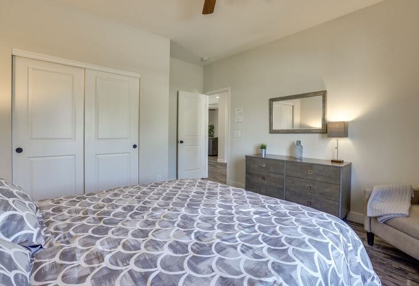 Updated Las Vegas House: Patio & Solar Heated Pool