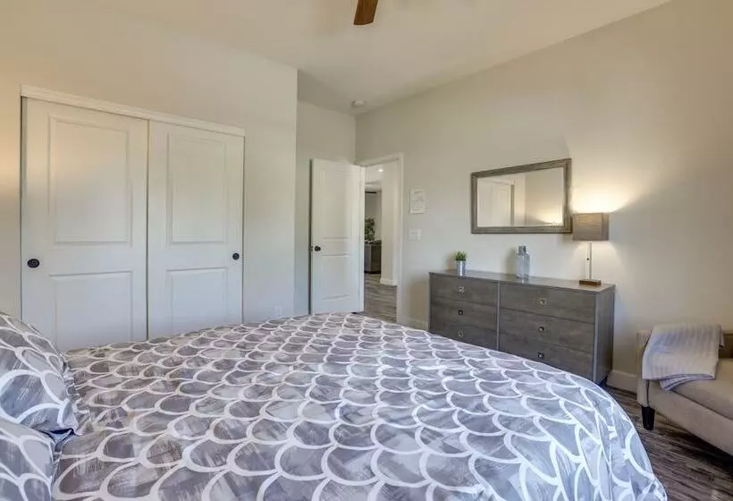 Updated Las Vegas House: Patio & Solar Heated Pool