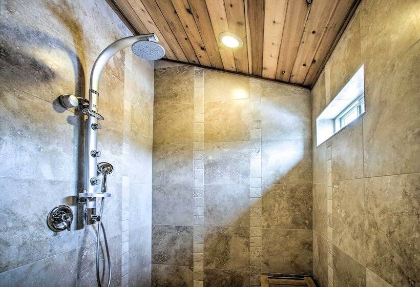 Waterfront Lake Pend Oreille Vacation Rental!