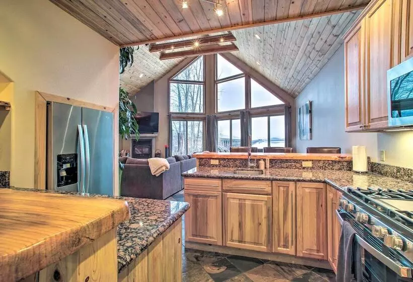 Waterfront Lake Pend Oreille Vacation Rental!