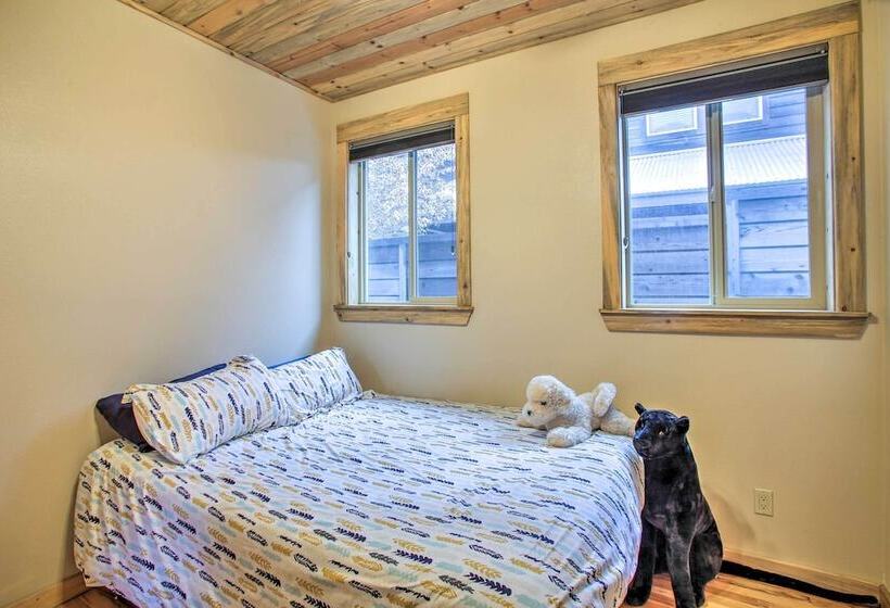 Waterfront Lake Pend Oreille Vacation Rental!