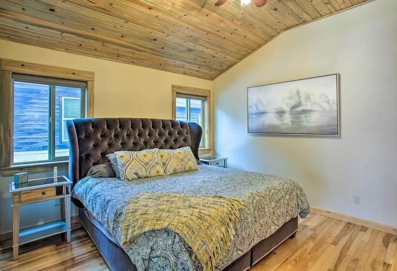 Waterfront Lake Pend Oreille Vacation Rental!
