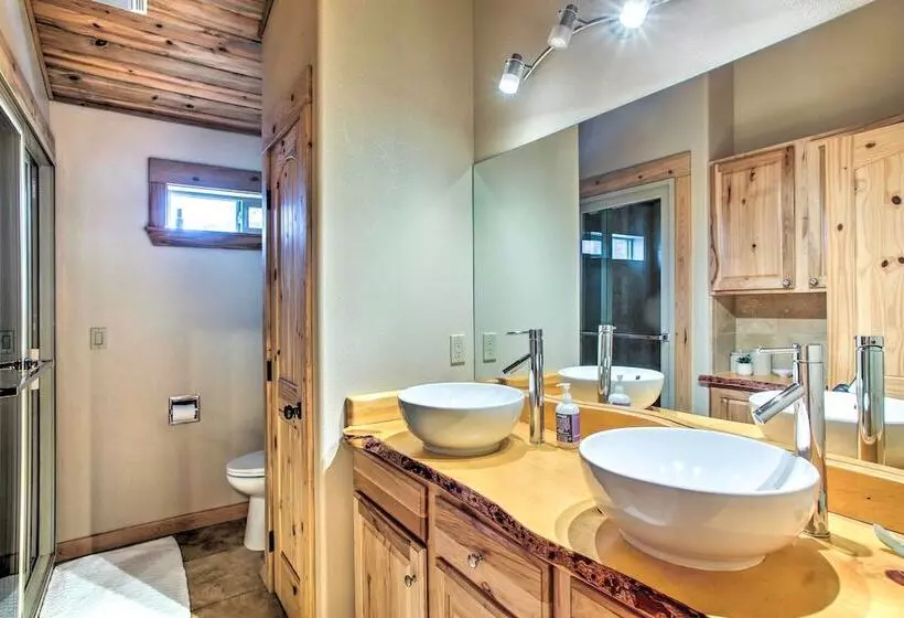 Waterfront Lake Pend Oreille Vacation Rental!